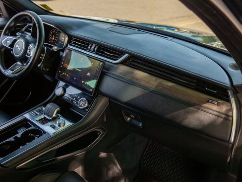 Used 2021 Jaguar F-PACE S image 11