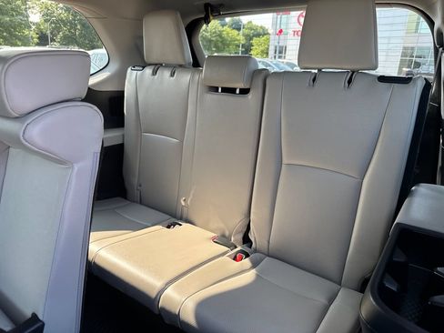 Used 2024 Toyota Grand Highlander AWD image 39