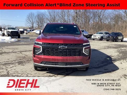 Used 2025 Chevrolet Suburban Premier image 2
