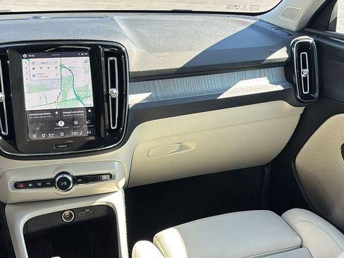 Certified 2026 Volvo XC40 B5 Plus AWD/4WD image 8