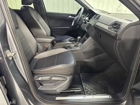 Used 2021 Volkswagen Tiguan SE R-Line FWD image 10