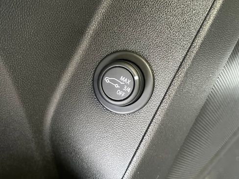 Used 2023 Chevrolet Equinox RS AWD/4WD image 34