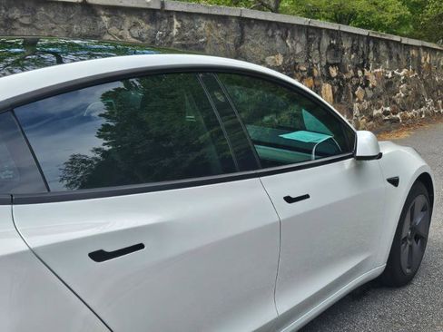 Used 2022 Tesla Model 3 Long Range AWD/4WD image 21