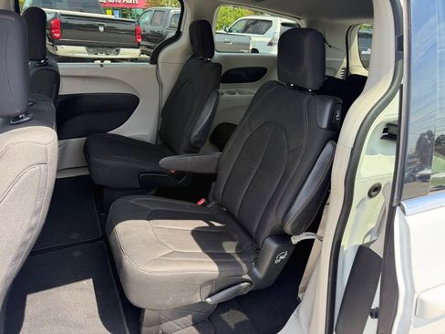 Used 2018 Chrysler Pacifica Touring Plus image 13