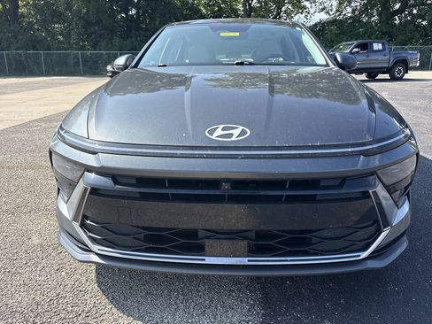 Used 2024 Hyundai Sonata Limited FWD image 2