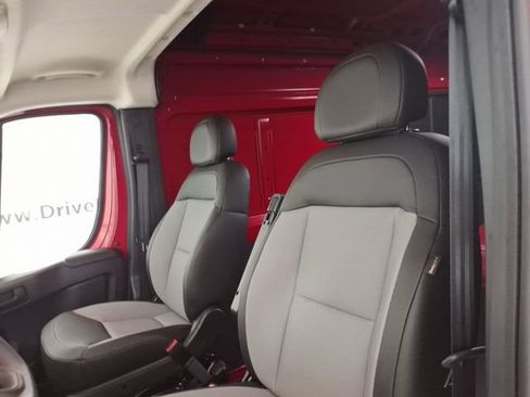 Used 2025 RAM ProMaster 2500 w/ Convenience Group FWD image 12
