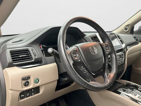 Used 2016 Honda Pilot Touring image 7