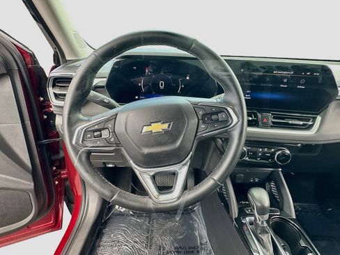 Used 2024 Chevrolet TrailBlazer LT w/ Convenience Package FWD image 11