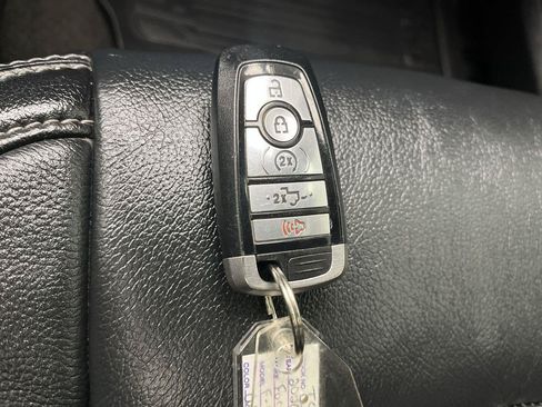 Used 2020 Ford F150 Lariat w/ Equipment Group 502A Luxury AWD/4WD image 32