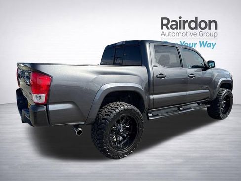 Used 2017 Toyota Tacoma SR5 w/ Tow Package image 8