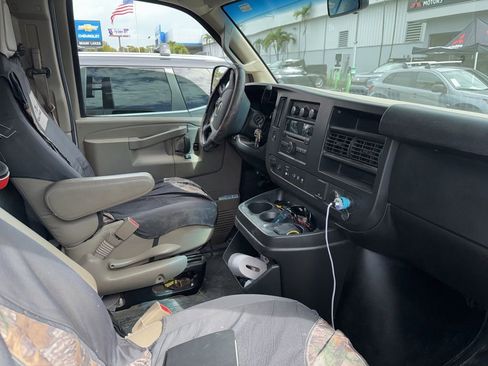 Used 2018 Chevrolet Express 2500 image 8