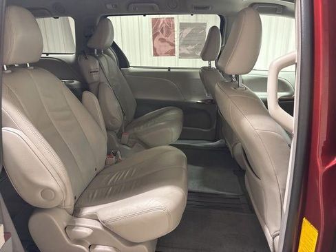 Used 2013 Toyota Sienna XLE image 15