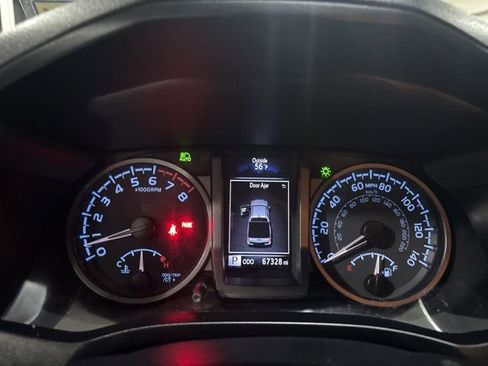 Used 2021 Toyota Tacoma TRD Off-Road w/ Technology Package AWD/4WD image 20