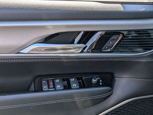 Certified 2024 Jeep Wagoneer L Series II AWD/4WD image 11