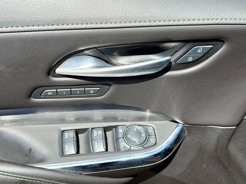Certified 2025 Cadillac XT4 Premium Luxury FWD image 18