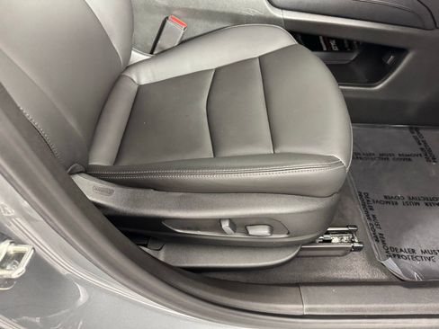 Used 2024 Cadillac XT6 Luxury FWD image 36