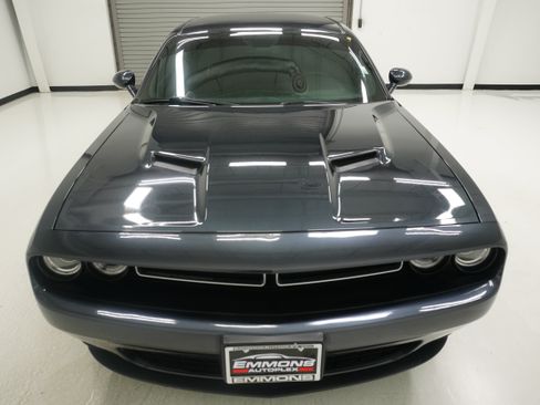 Used 2019 Dodge Challenger SXT RWD image 2