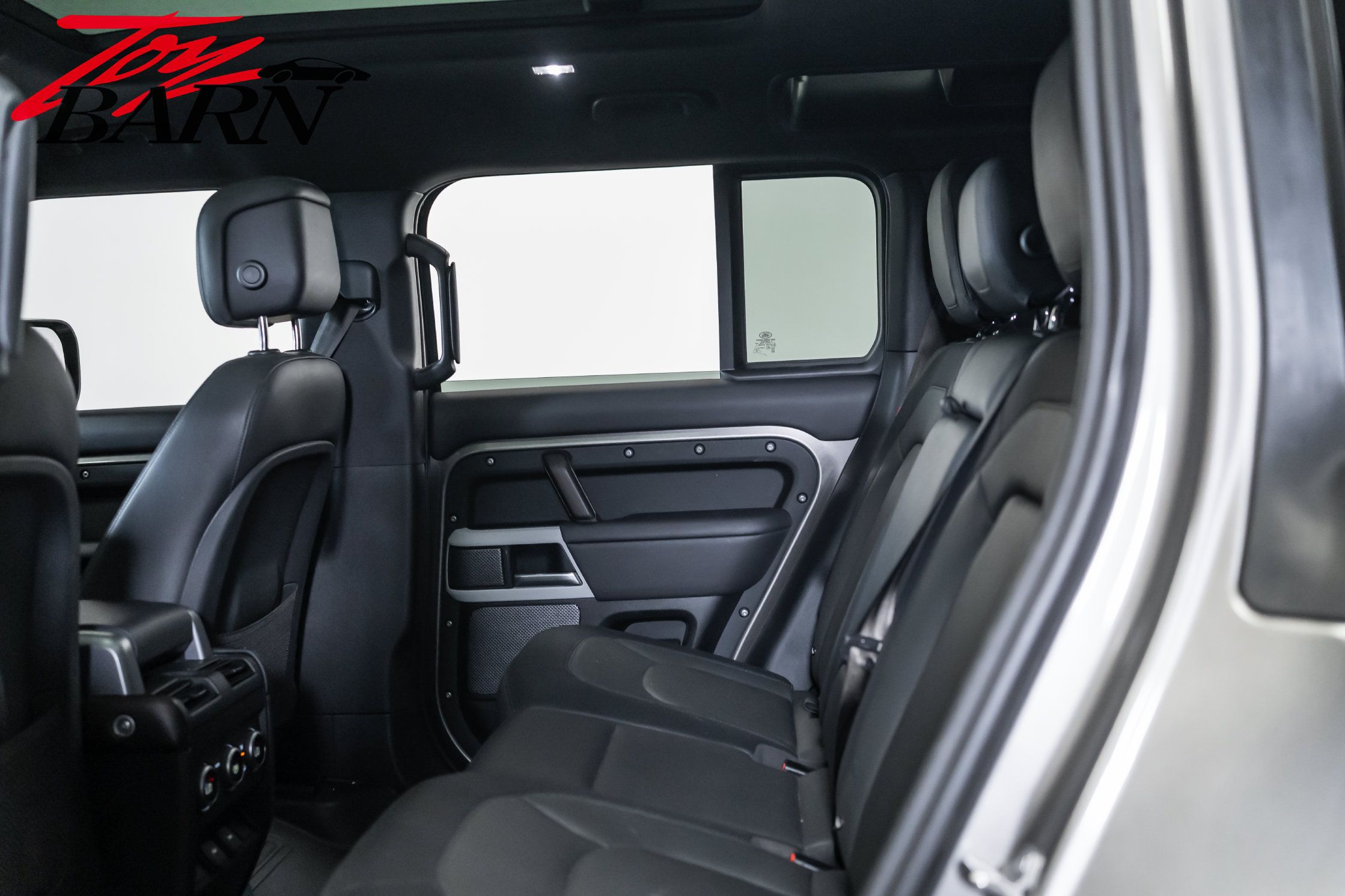 Used 2024 Land Rover Defender 110 X-Dynamic SE AWD/4WD image 40