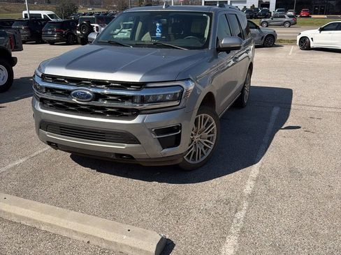 Used 2024 Ford Expedition Limited image 18