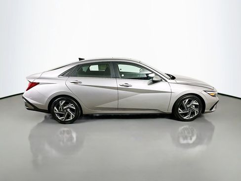 Used 2025 Hyundai Elantra SEL FWD image 7