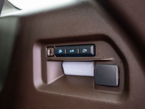 Used 2021 Ford Explorer King Ranch w/ Premium Technology Package image 37