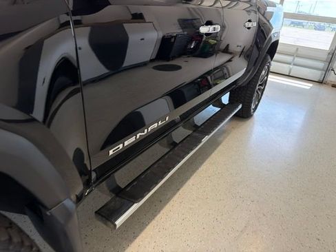 Used 2023 GMC Canyon Denali AWD/4WD image 11