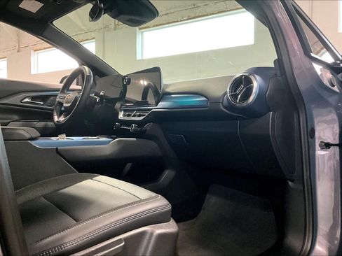 Used 2025 Chevrolet Equinox EV LT w/ Convenience Package image 14