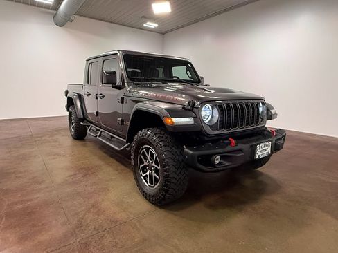 Used 2024 Jeep Gladiator Rubicon w/ Convenience Group AWD/4WD image 31