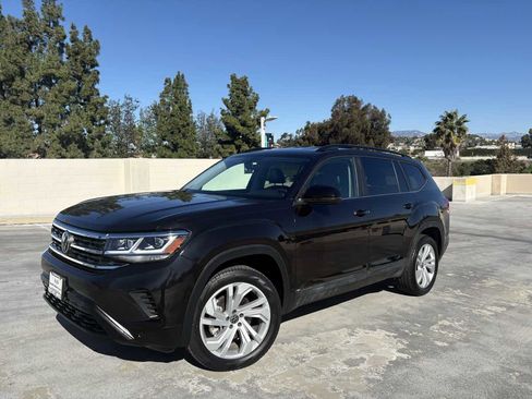 Used 2021 Volkswagen Atlas SE image 2