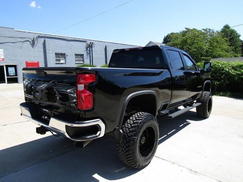 Used 2024 Chevrolet Silverado 2500 LT w/ Convenience Package AWD/4WD image 5