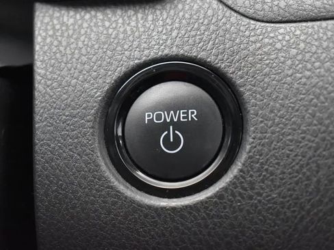 Used 2025 Toyota Camry LE image 28