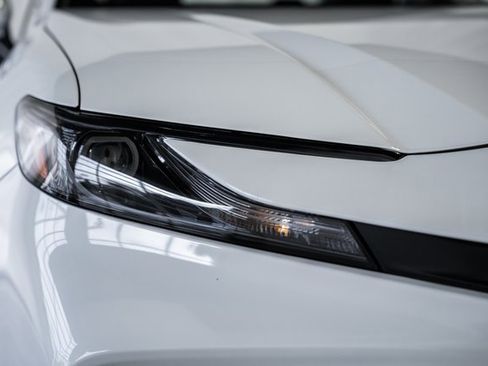 Used 2025 Toyota Camry LE image 11