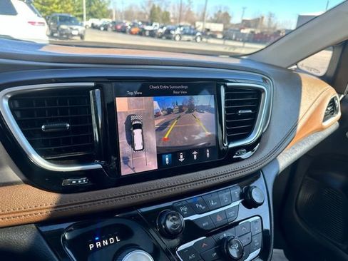 Used 2018 Chrysler Pacifica Limited w/ Tire & Wheel Group image 22