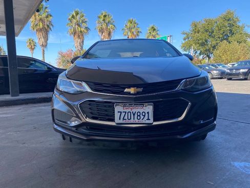 Used 2017 Chevrolet Cruze LT w/ Convenience Package image 4