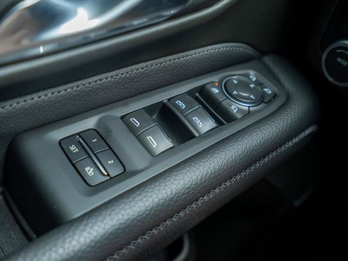 Used 2021 GMC Yukon XL Denali AWD/4WD image 17