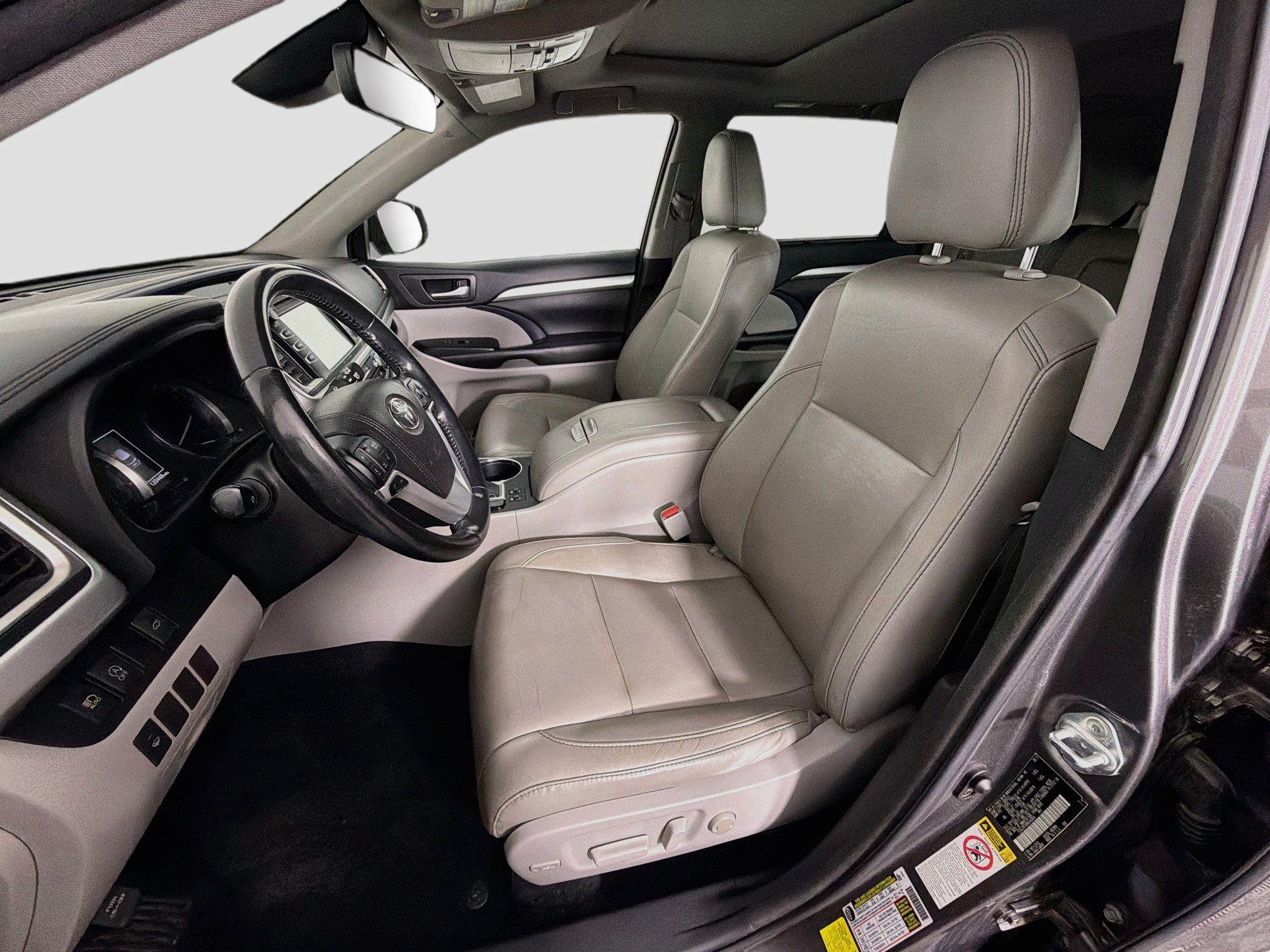 Used 2017 Toyota Highlander XLE w/ Carpet Mat Package AWD/4WD image 13