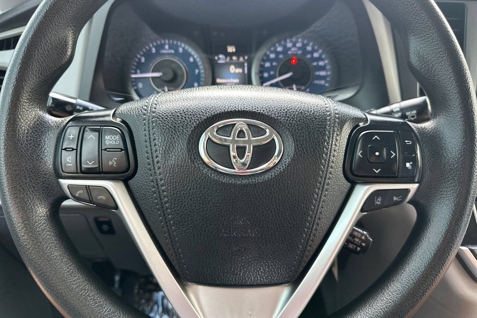 Used 2020 Toyota Sienna LE w/ Carpet Mat Package FWD image 24