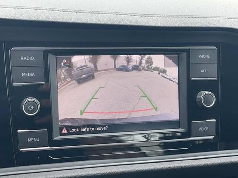 Used 2023 Volkswagen Jetta SE FWD image 14