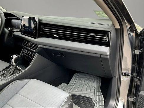 Used 2025 Volkswagen Jetta SE FWD image 24