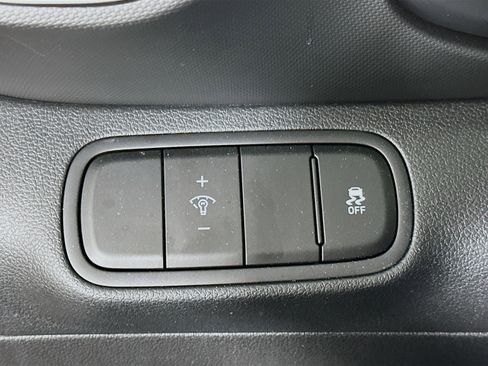 Used 2025 Hyundai Venue SEL image 17