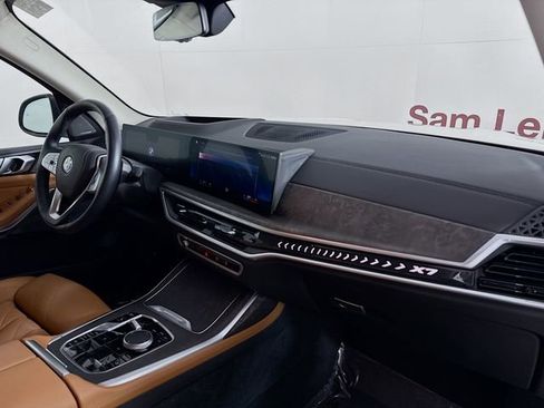 Used 2023 BMW X7 xDrive40i w/ Premium Package image 32