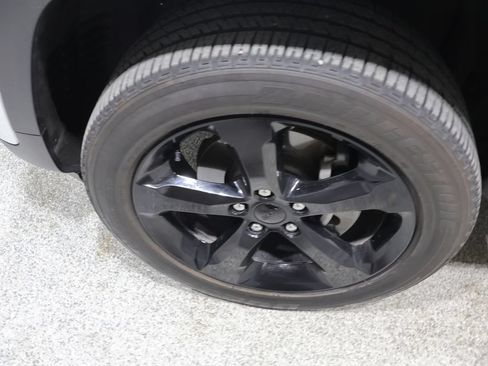 Used 2023 Jeep Grand Cherokee Altitude AWD/4WD image 10
