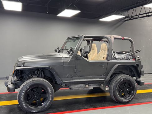 Used 2001 Jeep Wrangler SE image 2