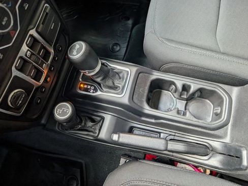 Used 2022 Jeep Wrangler Unlimited Sport AWD/4WD image 18