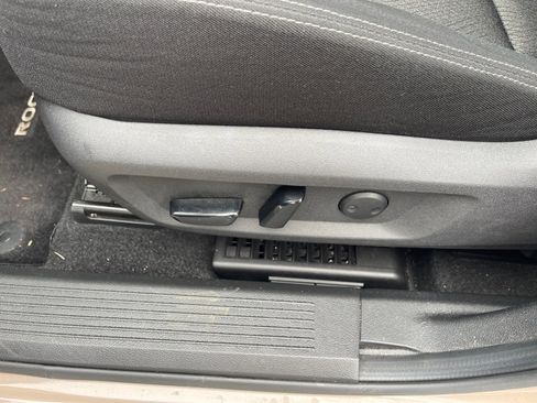 Used 2024 Nissan Rogue SV FWD image 9