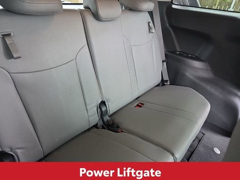 Used 2025 Toyota Sienna XLE image 18