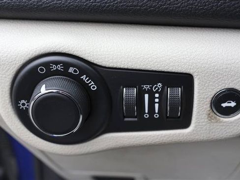 Used 2015 Chrysler 200 Limited FWD image 13