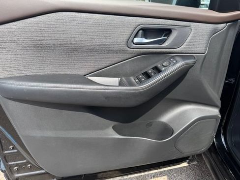 Certified 2022 Nissan Rogue SV FWD image 12