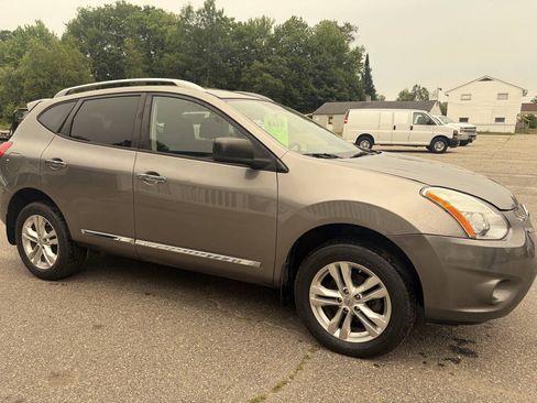 Used 2015 Nissan Rogue S w/ Convenience Package AWD/4WD image 12