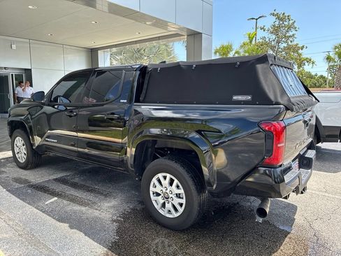 Used 2025 Toyota Tacoma SR5 AWD/4WD image 4